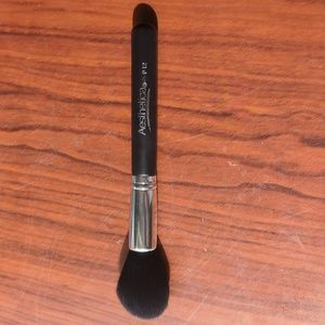 Powder Foundation & Blending Brush